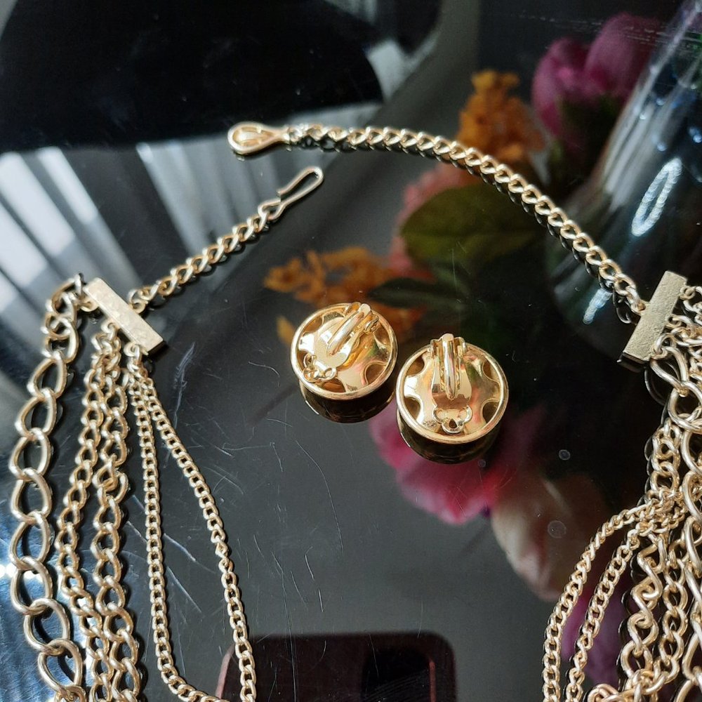 VINTAGE - Gold Curb Chain and Clip on Earrings c. 1980's - Picture 8 of 8